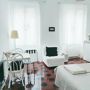 Konukevi Lucretia House